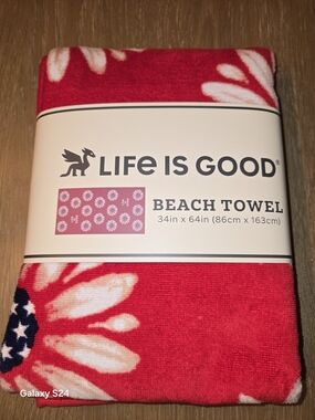 Life Is Good Red and White Floral Beach Towel New